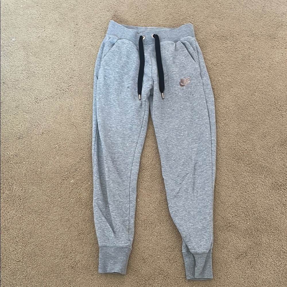 Nike Gray Jogger Sweatpants with Tapered Design